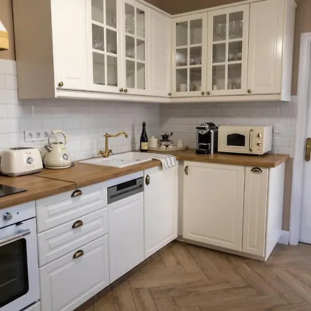 Chillinn La Maison Pensionat 4*